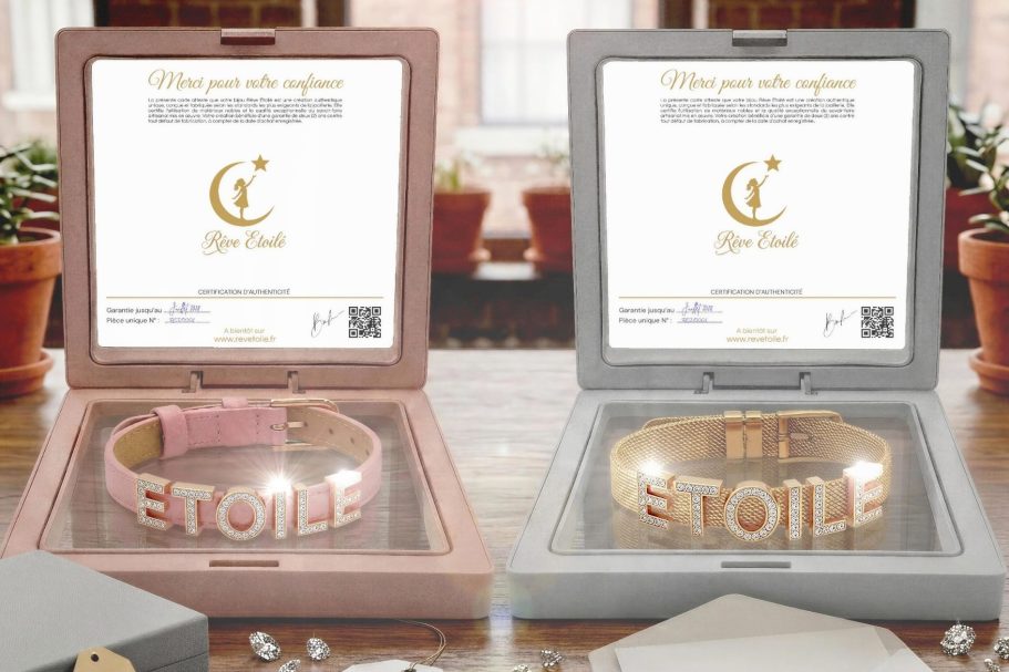 Personnaliser l'Offre Duo : Bracelets Collection Duo Cuir et/ou Maille Milanaise Rêve Etoilé Deux coffrets cadeaux Rêve Étoilé ouverts côte à côte, présentant un bracelet personnalisé en cuir rose et un bracelet en maille milanaise d